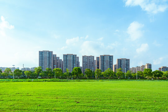 蓝天白云草地楼盘背景