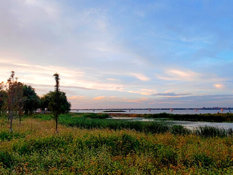湿地湖边晚霞美景