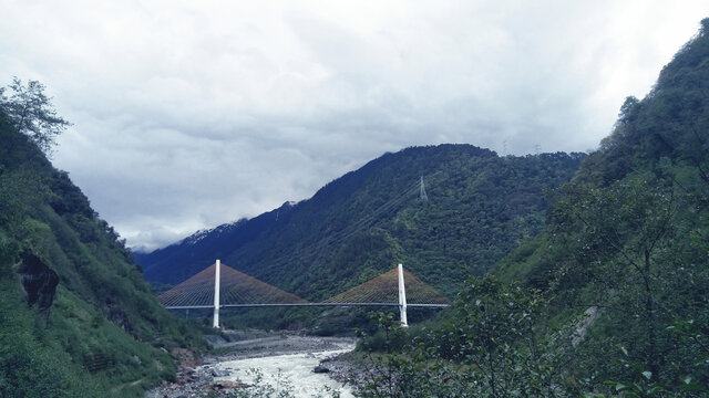 西藏大桥