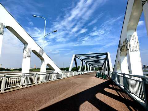钢结构跨江大桥