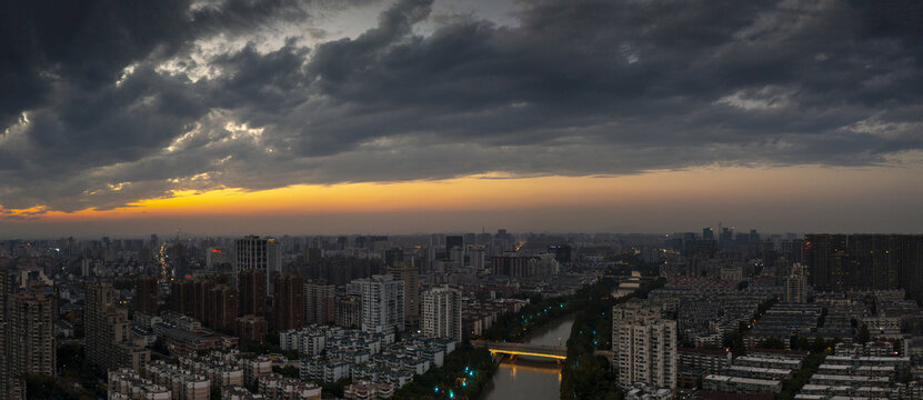 杭州拱墅区大运河河畔夕阳