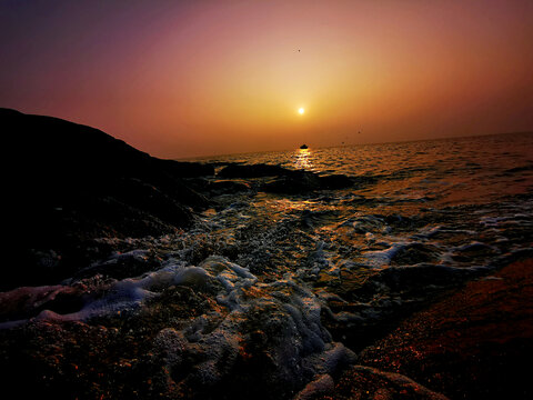海浪与落日