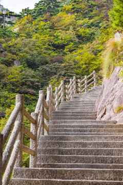 黄山自然风景区的山间通道