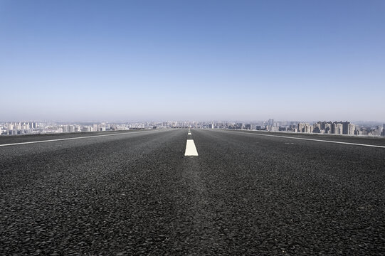 道路地面天际线和城市景观