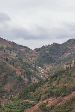 大山沟壑纵横