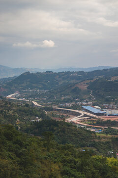 山间的高速公路