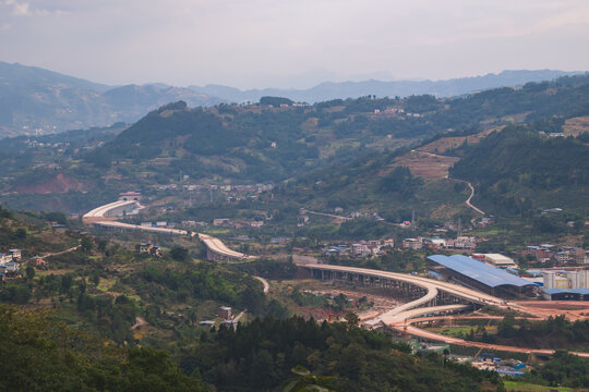 山间的高速公路