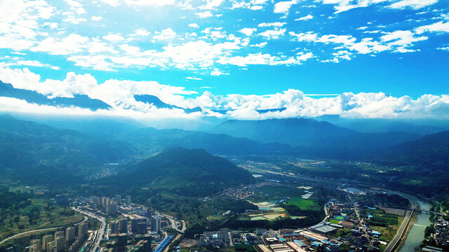 鸟瞰荥经附城山川河流景色