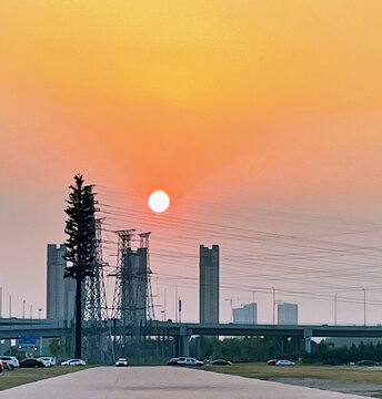 城市夕阳