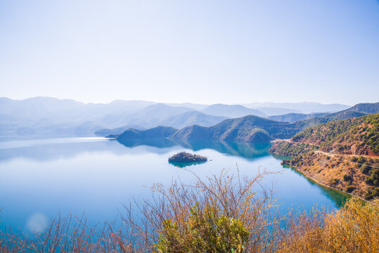 湖中小岛