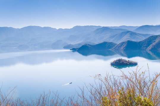 湖中小岛