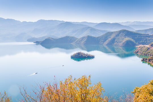 湖中小岛