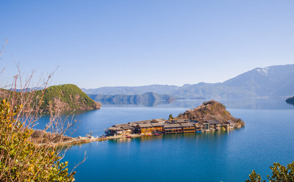 湖中小岛