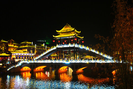 凤凰古城风雨桥夜景