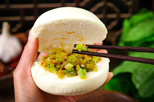 饅頭夾貢菜醬菜