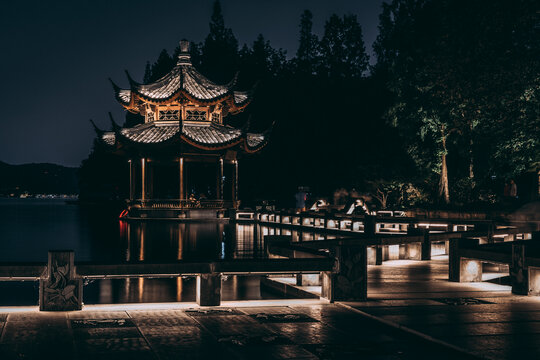 杭州雷峰塔夜景