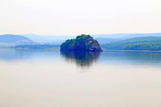 湖中小岛