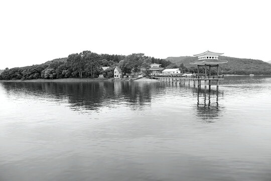 水墨镜泊湖