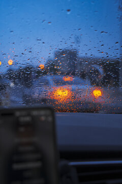 雨天车内