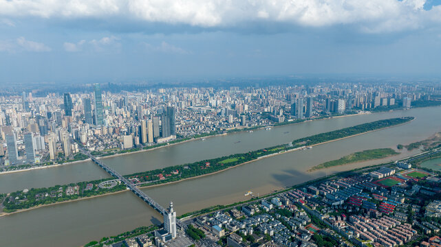 长沙湘江两岸