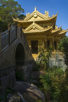 七首岩寺铜殿铜桥