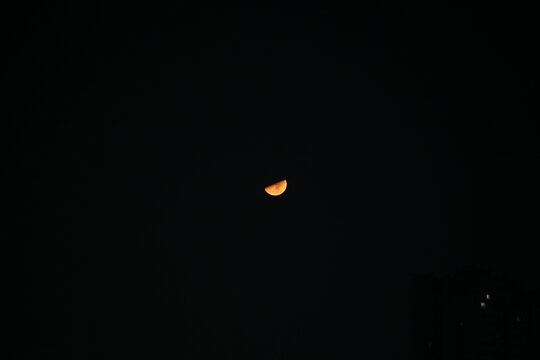 红月亮上玄月