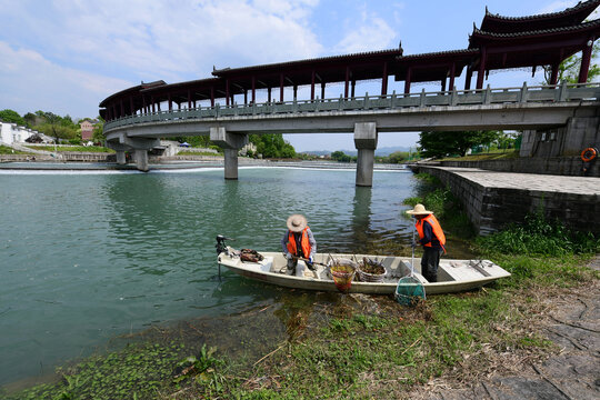 浙江金华守护梅溪碧水引客来