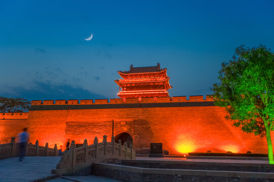 平遥古城迎薰门夜景