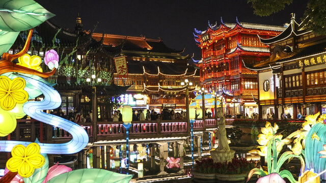 上海豫园街道夜景