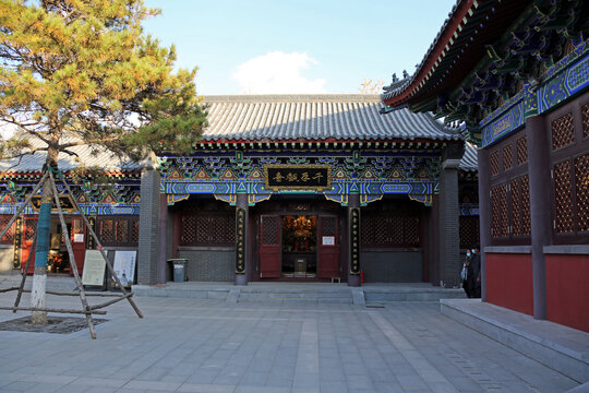 秋天的沈阳东塔永光寺