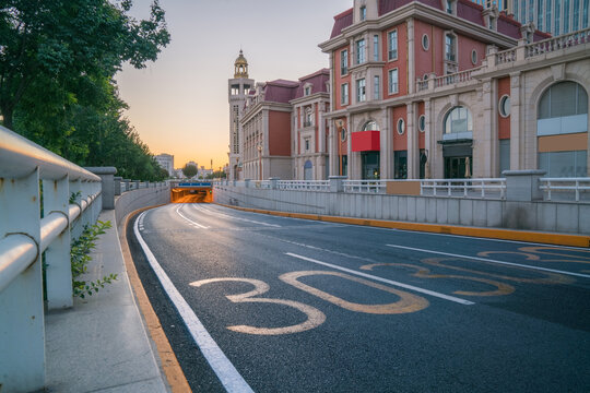 天津城市建筑和柏油马路