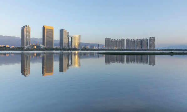 云南保山城市风景水面光影