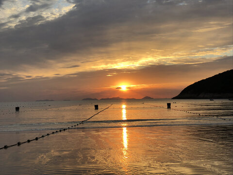 海上日出