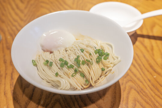 雞蛋素面