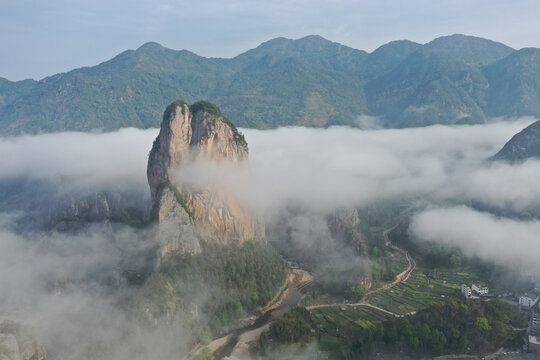 石桅岩