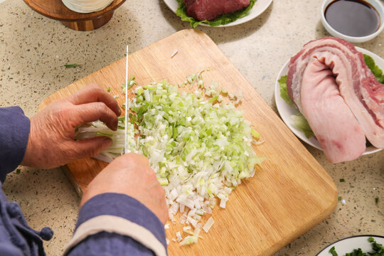 手工牛肉饺子制作