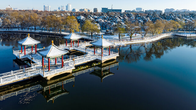 雪后的中国长春南湖公园风景