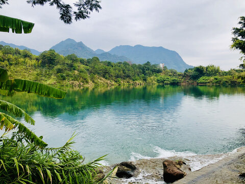 山水湖畔