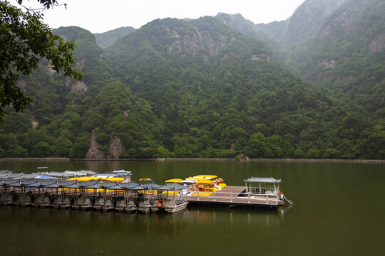 翠华山天池风光