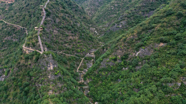 航拍秦岭山脉商洛天蓬山寨景区