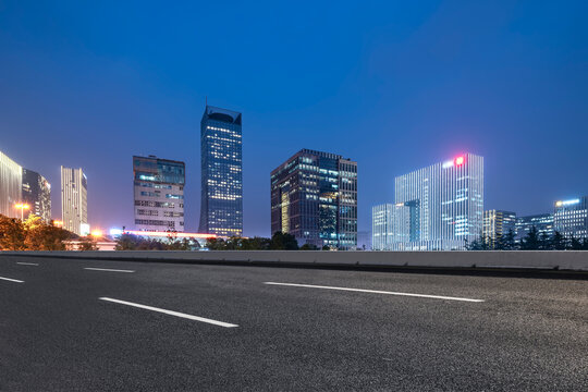 道路地面和城市夜景