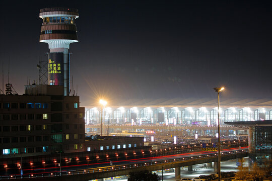 沈阳机场航站楼和塔台夜景