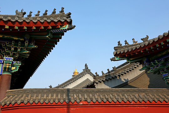 中式建筑群的飞檐