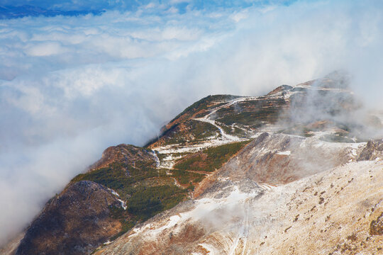 高山峡谷雪后初晴风光