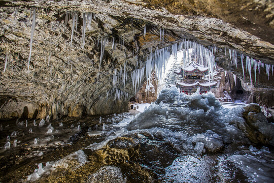 山西盂县藏山滴水洞冬景