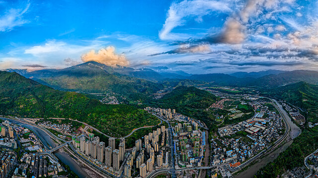 荥经新南门马耳山夕阳反射