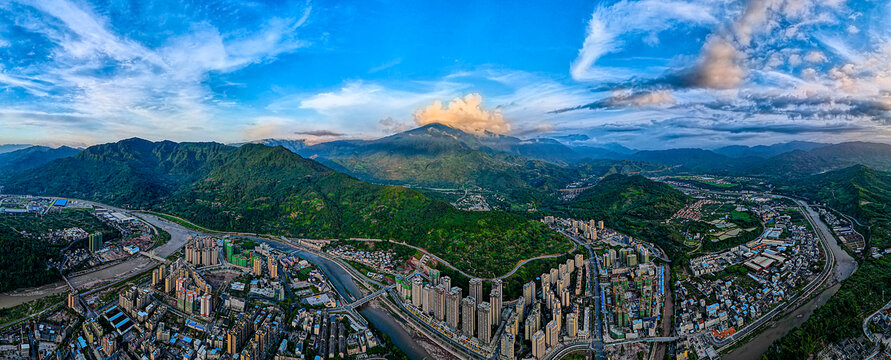 荥经新南门马耳山夕阳余晖全景