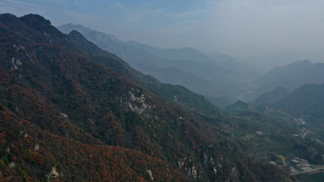 航拍秦岭山脉秋景蓝关古道