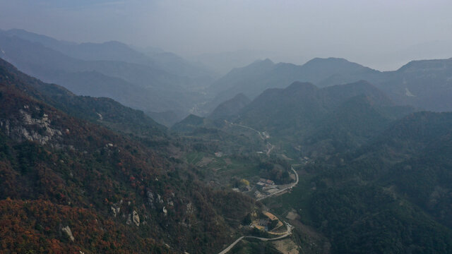 航拍秦岭山脉秋景蓝关古道