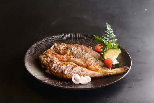 煎黃花魚